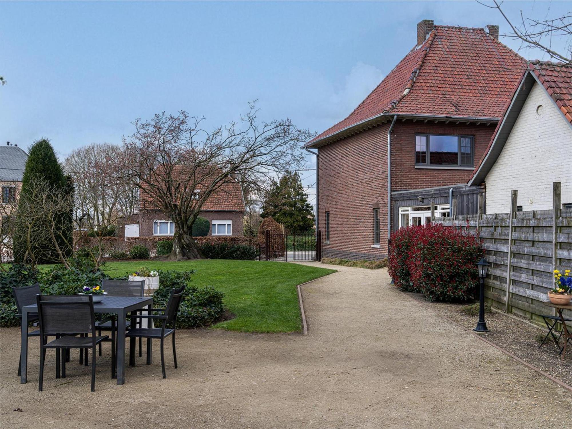 Het Bruegelhof Villa Peer Buitenkant foto